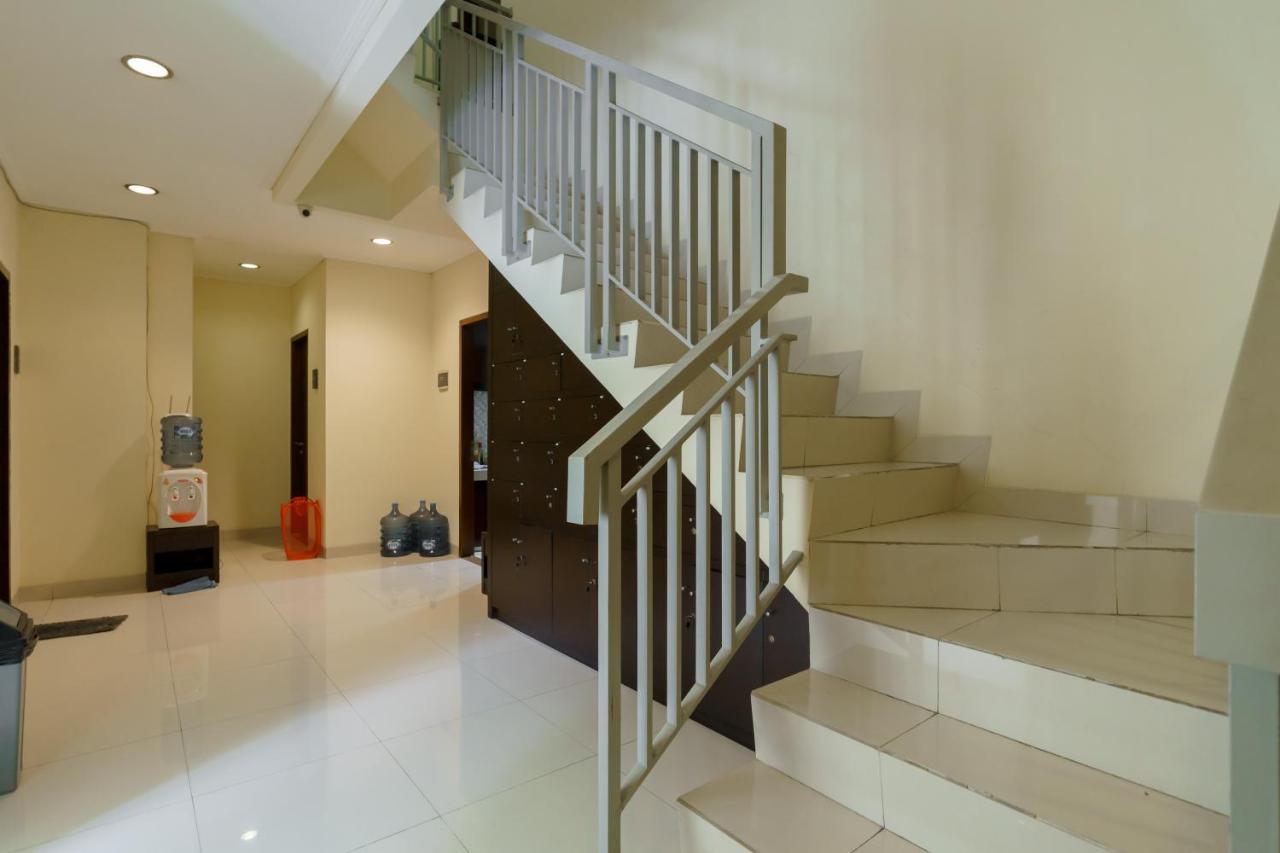 Dago Suites Syariah Cikarang Mitra Reddoorz Bekasi Buitenkant foto