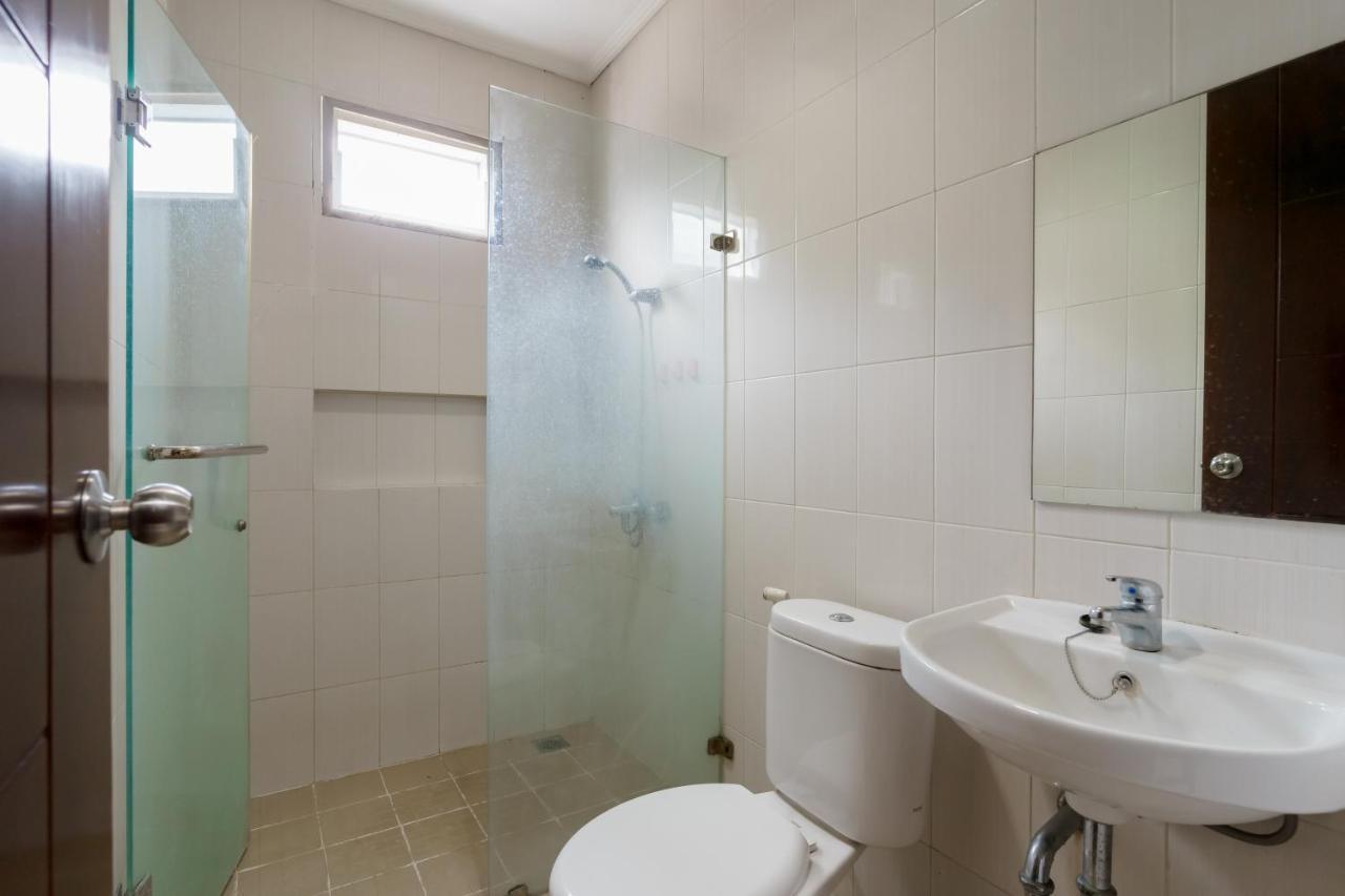 Dago Suites Syariah Cikarang Mitra Reddoorz Bekasi Buitenkant foto