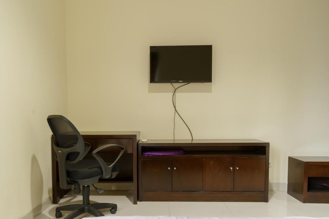 Dago Suites Syariah Cikarang Mitra Reddoorz Bekasi Buitenkant foto