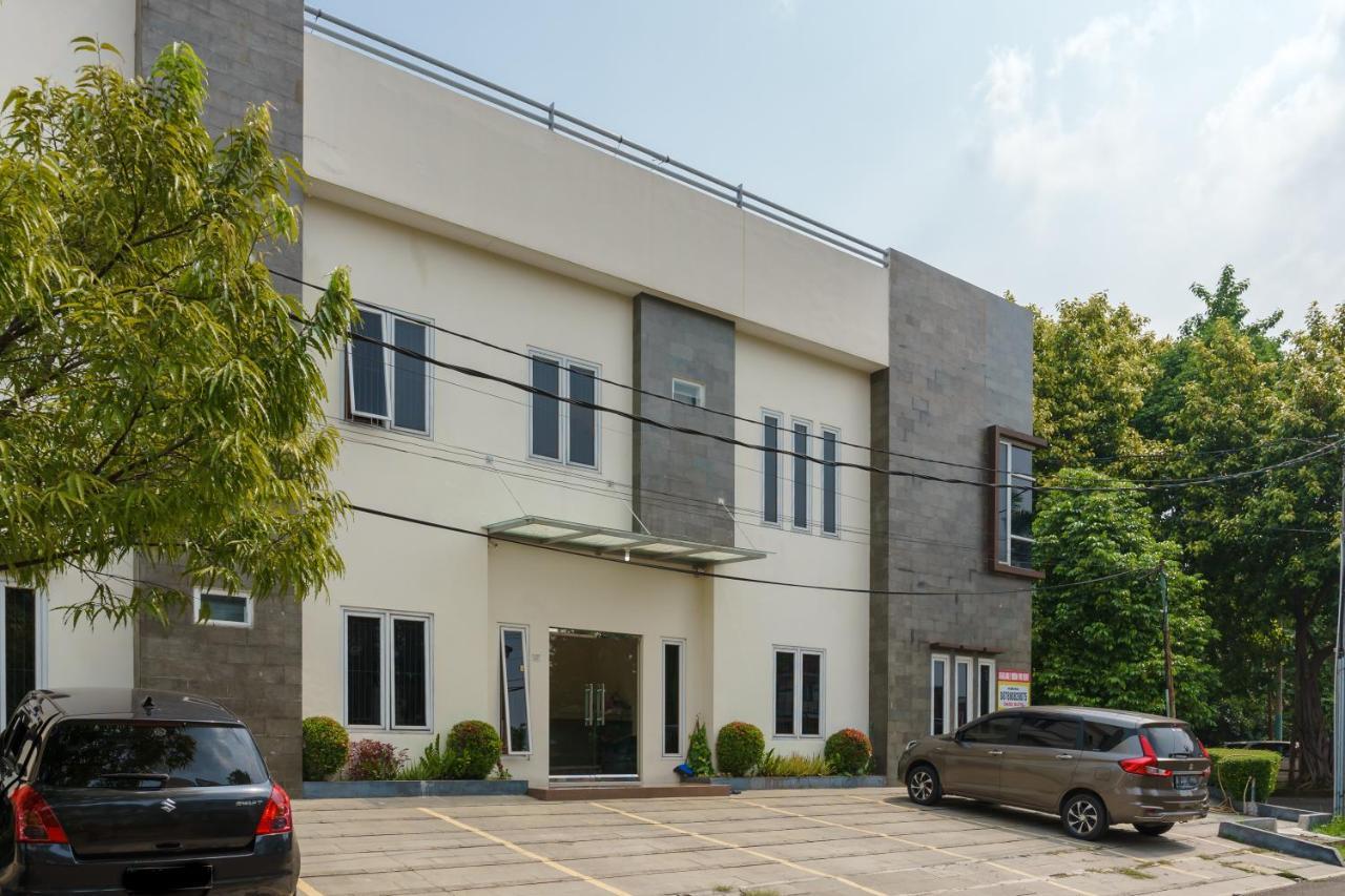 Dago Suites Syariah Cikarang Mitra Reddoorz Bekasi Buitenkant foto