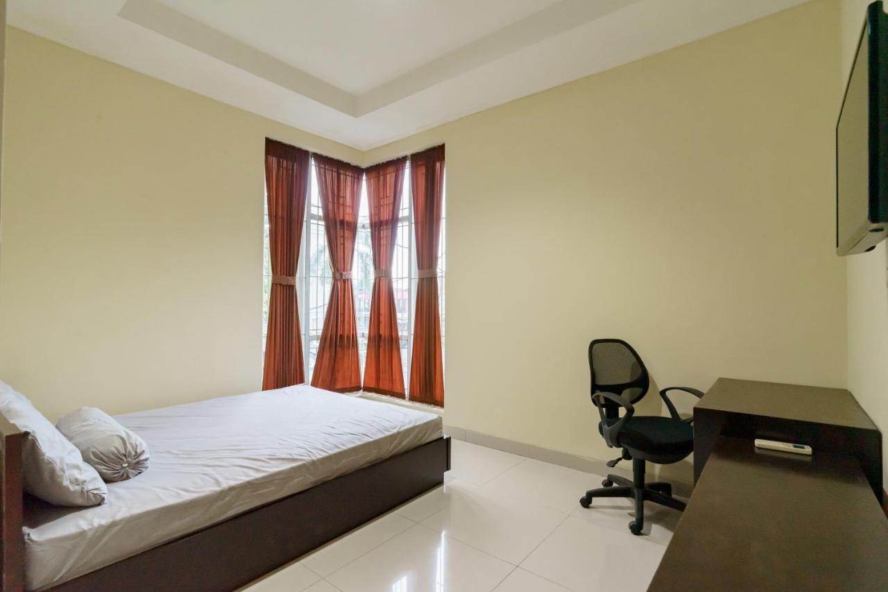 Dago Suites Syariah Cikarang Mitra Reddoorz Bekasi Buitenkant foto